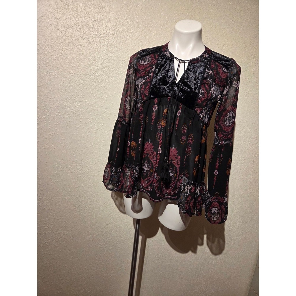 Knox Rose Womens Small Paisley Boho Blouse Velvet Lace Trim Bell Sleeve Tassel